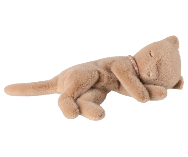 Gatito de peluche dormido - crema melocotón