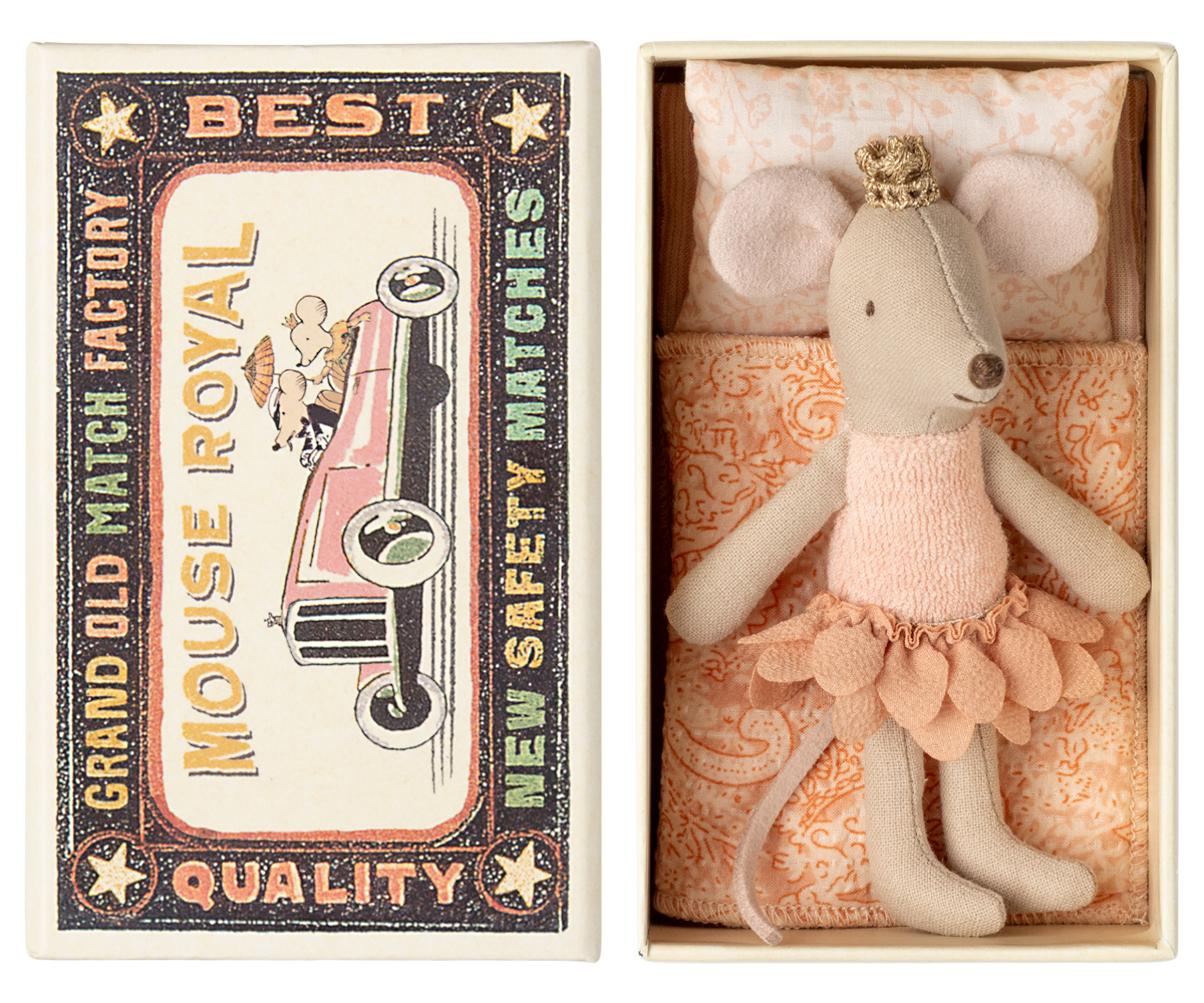 Ratoncita princesa en su caja coral - hermana pequeña