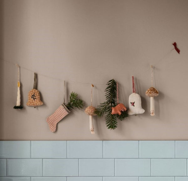 Adorno navideño de tela - seta estampado ocre