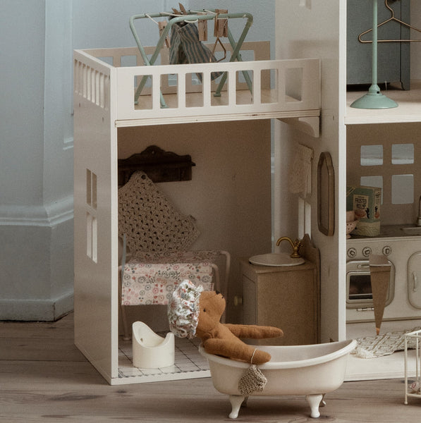 Lavabo con mueble para casa de muñecas